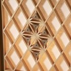 Artisanat kumiko　Lanterne andon - Petite, décorée sur les quatre faces (motifs : carapace de tortue et fleurs de cerisier, carapace de tortue et campanules, carapace de tortue et feuilles de chanvre), W20×H37×Ｄ20cｍ